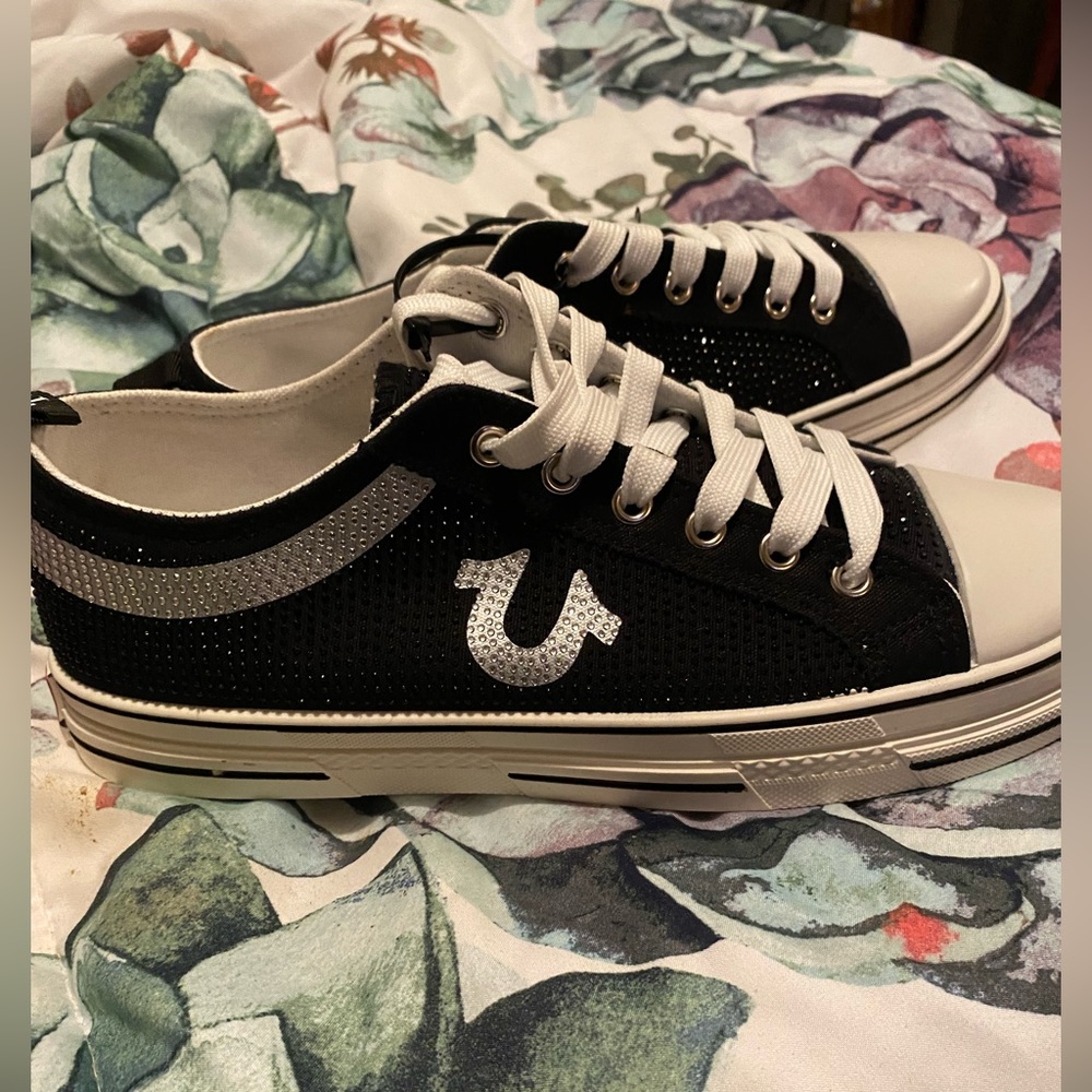 New Ladies True Religion tennis shoes